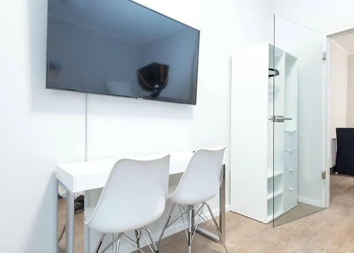 Nizza Chillinghouse #1, 3 Min Vom Ice, Netflix, Balkon Appartement